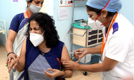 Covid-19: Ấn Độ vượt 200.000 ca mắc/ngày, trong khi có hơn 300 liều vaccine bị biến mất