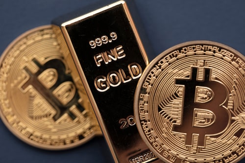 Bloomberg Intelligence: Nếu không có Bitcoin, vàng sẽ ở mức 2300$