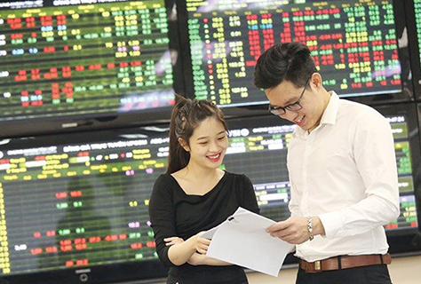 TTCK sáng 17/9: Nhiều cổ phiếu lớn tăng giá, VN-Index vượt cản 1.350 điểm