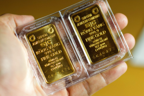 SJC bật tăng mạnh, chênh lệch với vàng thế giới chạm kỷ lục mới &#8211; 12 triệu đồng/lượng