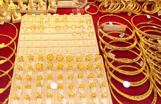 Vàng Nhẫn 9999: Giảm cả triệu đồng từ đỉnh đầu tuần, vàng nhẫn về dưới 62,5 triệu đồng &#8211; thấp nhất một tuần